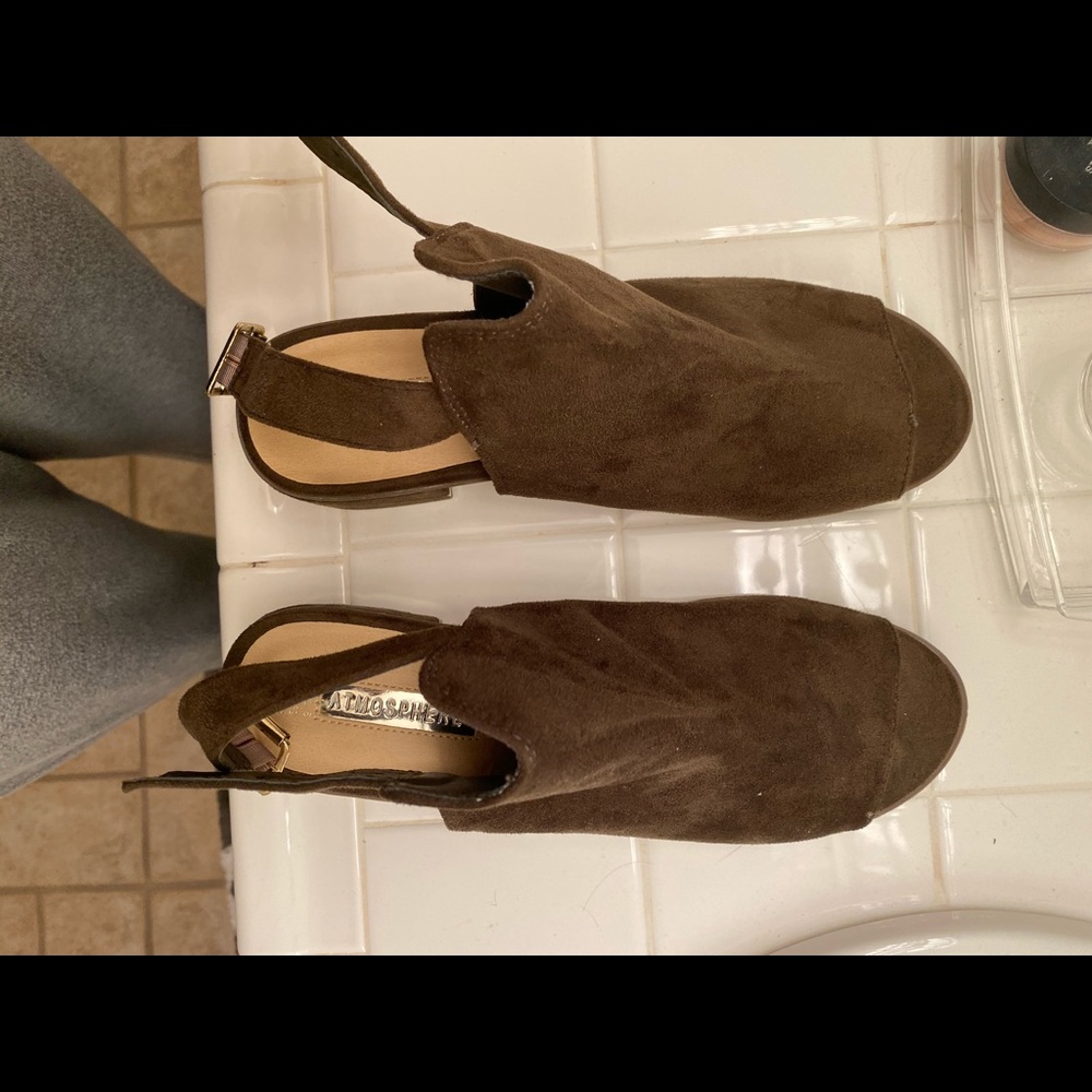 Heels - Picture 2 of 3